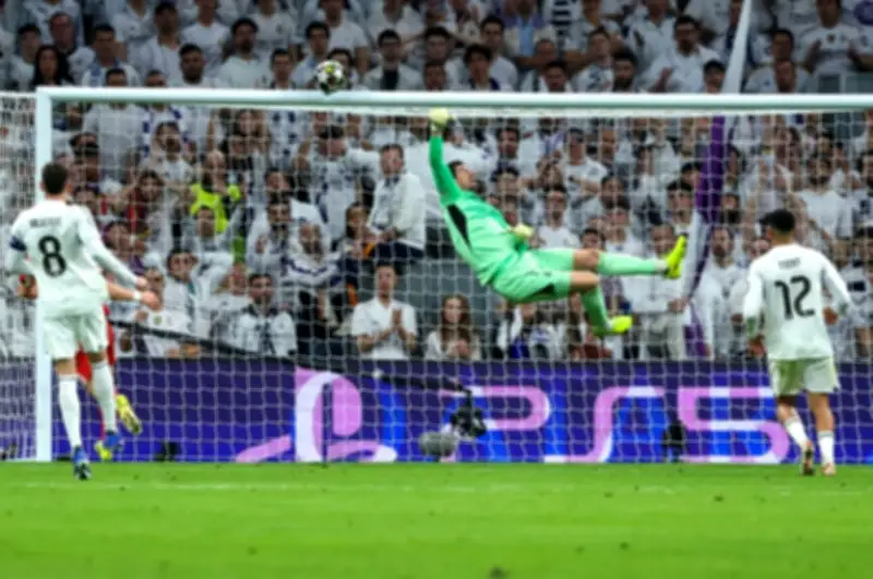 كورتوا يرفض شائعات التآمر في ريال مدريد: 'لسنا حضانة أطفال'