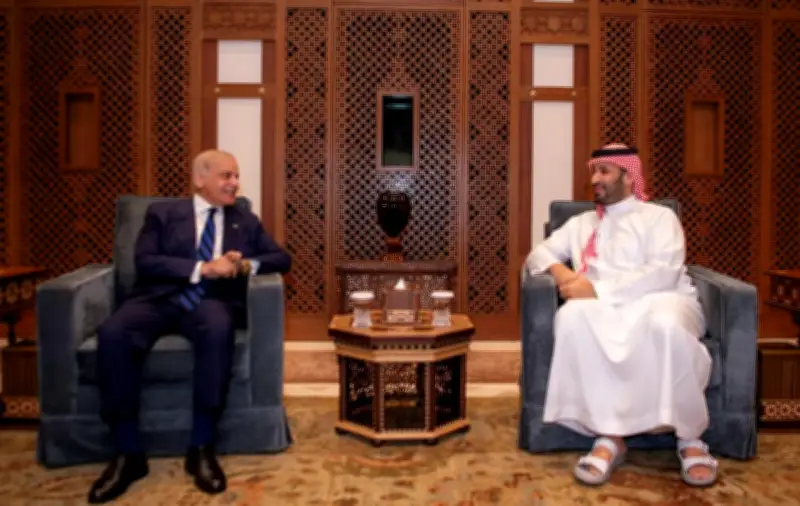 ولي العهد السعودي يبحث تداعيات التصعيد العسكري مع رئيس وزراء باكستان في جدة