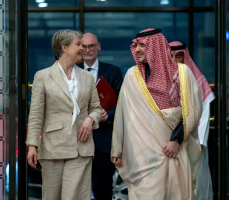 وزير الداخلية السعودي يلتقي نظيره البريطاني ويؤكدان إدانة الاعتداءات الإيرانية