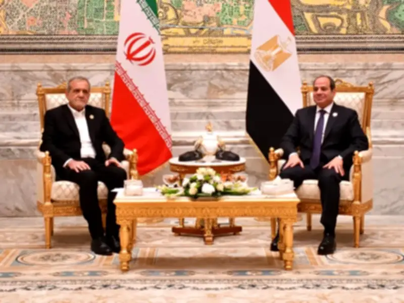 السيسي يرفض استهداف إيران لدول الخليج والأردن والعراق في اتصال هاتفي مع بزشكيان