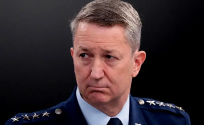 الجنرال كاين: مضيق هرمز معقد تكتيكياً ويصعب تأمين عبور السفن في ظل الحرب