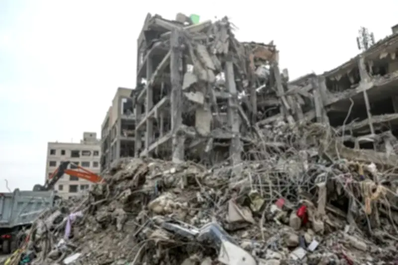 ترمب: إيران "مهزومة تماماً" وتسعى لاتفاق.. وطهران ترد بنفي تدمير بحريتها