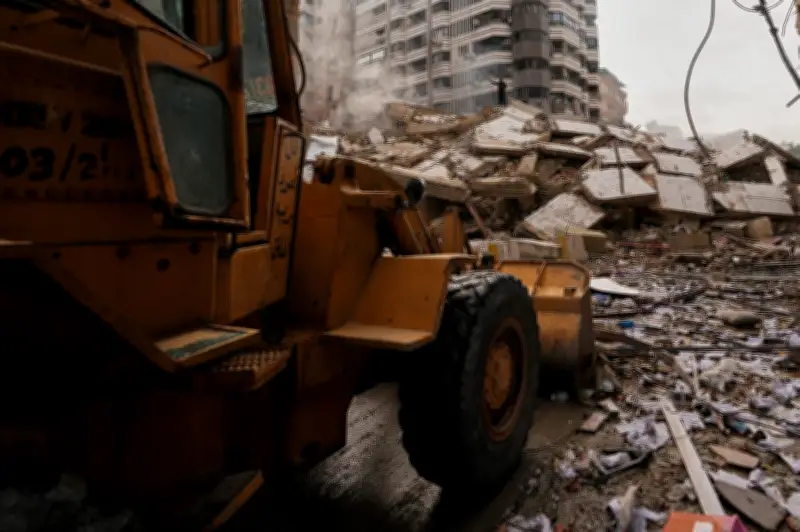 ماكرون يعرض استضافة محادثات سلام لبنانية إسرائيلية ويحمل حزب الله مسؤولية التدهور