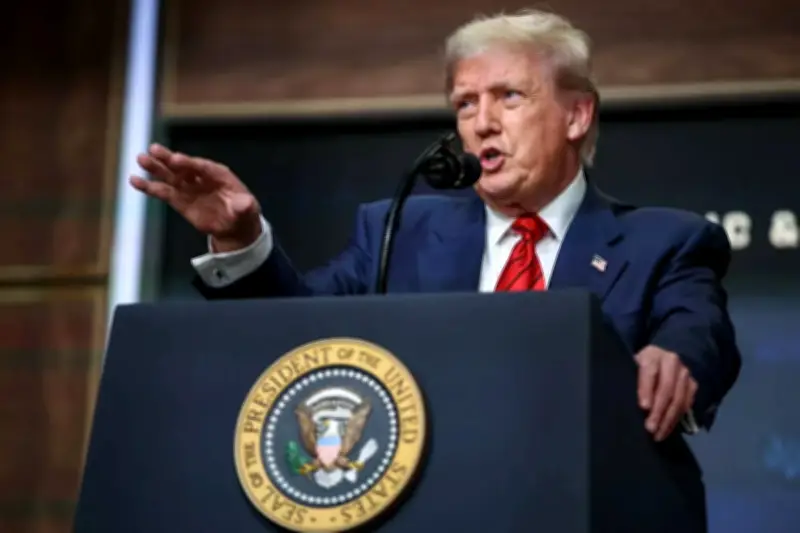 ترمب يؤكد مشاركة دول في إرسال سفن حربية لضمان أمن مضيق هرمز