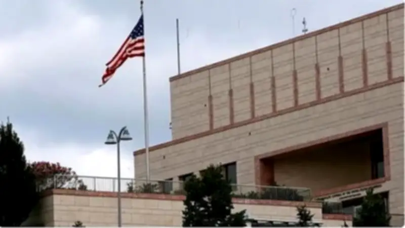 سفارة الولايات المتحدة في بغداد تحذر الأمريكيين من مغادرة العراق فوراً بسبب هجمات ميليشيات إيرانية