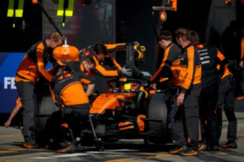 جائزة الصين الكبرى: ماكلارين تواجه إخفاقاً مزدوجاً بإقصاء سيارتي نوريس وبياستري قبل الانطلاق