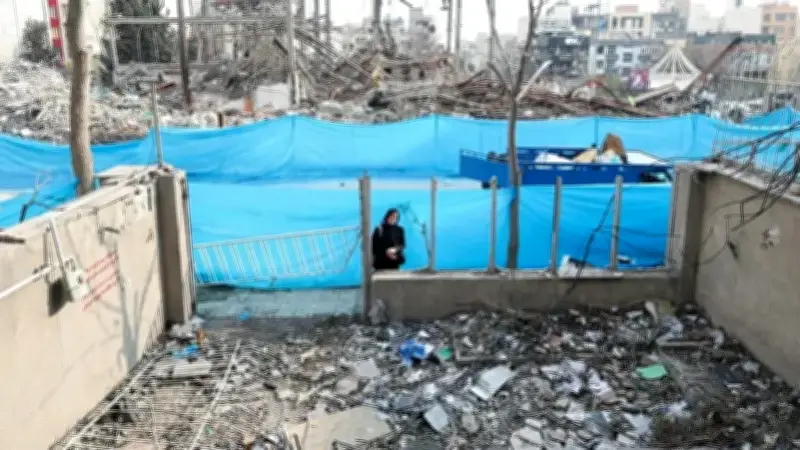 الأسبوع الثالث من الحرب: تبادل قصف عنيف بين إيران وإسرائيل وتعهدات بالملاحقة