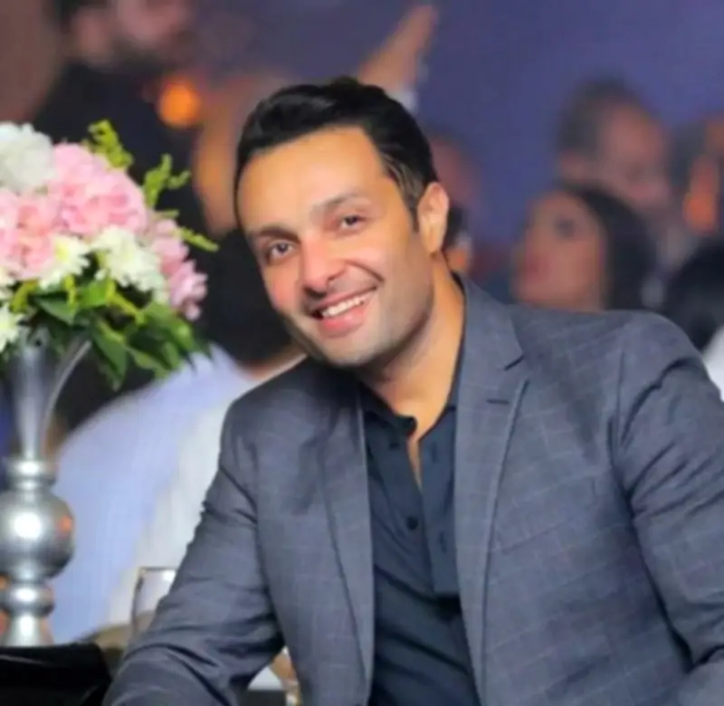 محكمة مصرية تحكم بسجن وائل عبد العزيز شهراً مع إيقاف التنفيذ في قضية سب وقذف