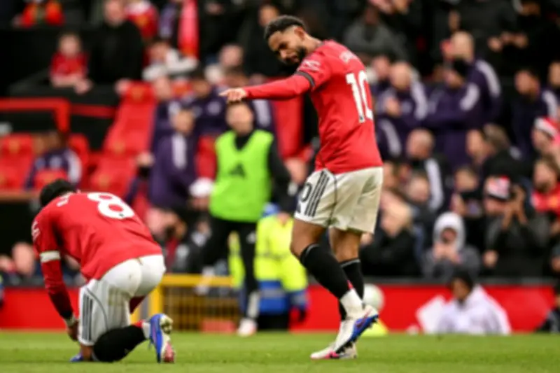 مانشستر يونايتد يتصدر المركز الثالث بتفوق على أستون فيلا وتوتنهام يخطف التعادل من ليفربول