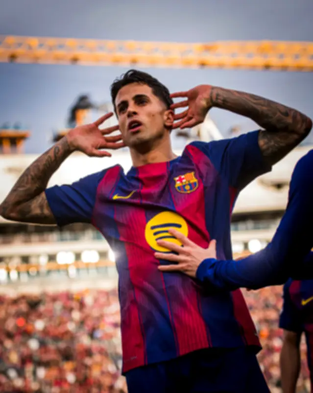 كانسيلو هلالي يلمع مع برشلونة في فوز ساحق على إشبيلية بخماسية