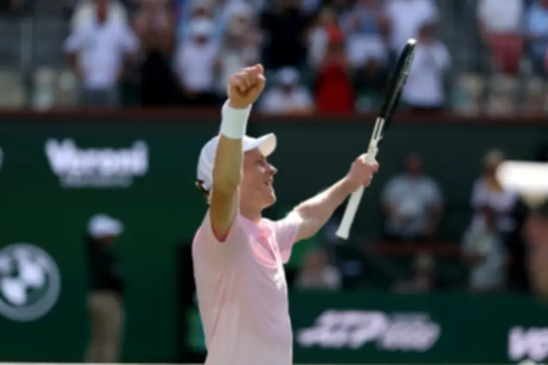 يانيك سينر يتوج بلقب إنديان ويلز للمرة الأولى بعد انتصار مثير على دانييل مدفيديف