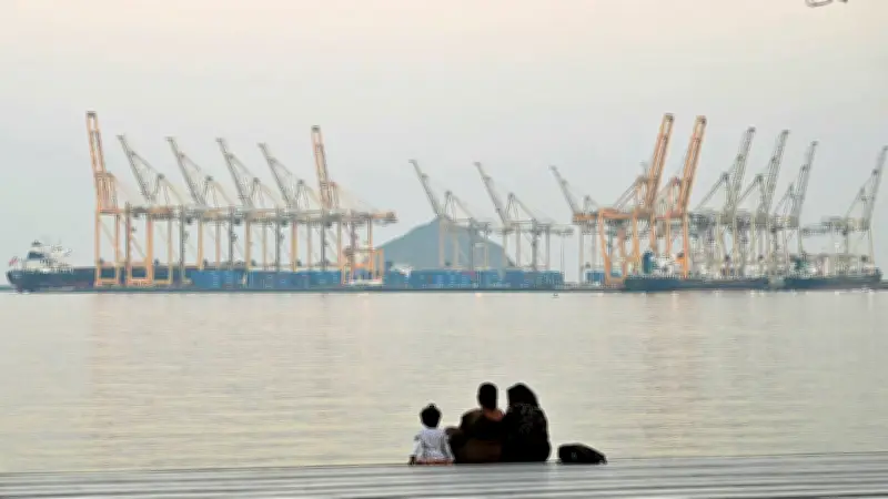 هجوم بطائرة مسيّرة يشعل حريقاً في المنطقة الصناعية بالفجيرة واستنفار أمني لحماية المنشآت الحيوية