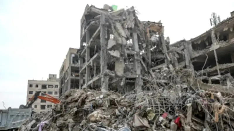 تصعيد عسكري خطير: طهران تستهدف دول الخليج بينما تستمر الضربات الأمريكية الإسرائيلية على إيران