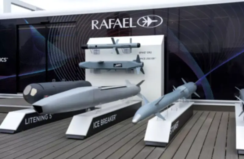 الجيش الإيراني يعلن استهداف منشآت عسكرية تابعة لشركتين إسرائيليتين