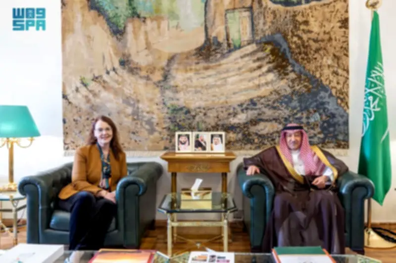 نائب وزير الخارجية السعودي يستقبل القائم بالأعمال الأمريكي في الرياض لمناقشة العلاقات الثنائية