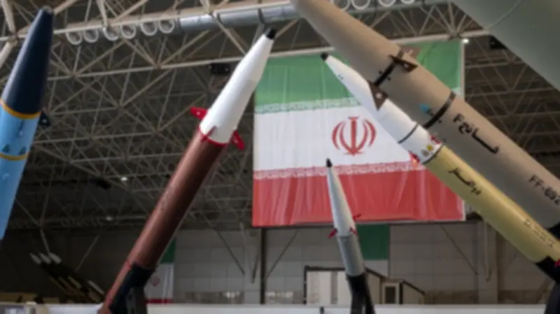 إيران تهدد بمهاجمة المصانع الأمريكية في دبي والدوحة خلال ساعات