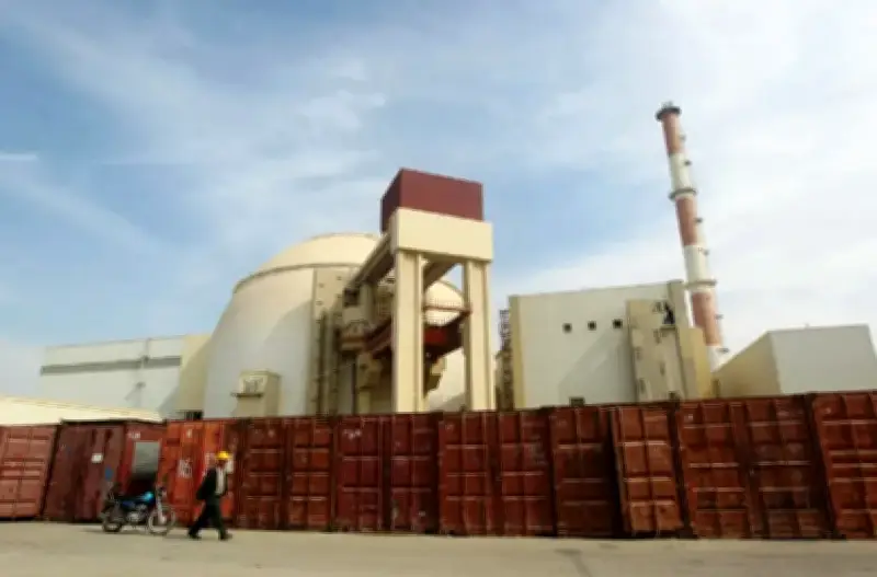 روسيا تحذر إسرائيل بشدة بعد استهداف محيط مفاعل بوشهر النووي الإيراني