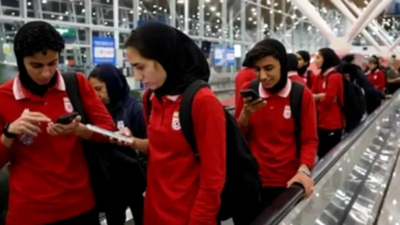 لاعبات إيرانيات يتراجعن عن اللجوء ويعودن لطهران رغم تهديدات السجن والإعدام