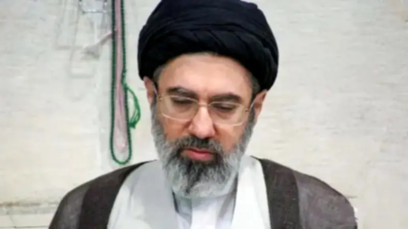 تسجيلات مسربة تكشف نجاة مجتبى خامنئي بأعجوبة من قصف طهران ومقتل عائلته وقيادات بارزة