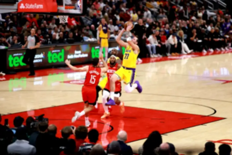 دونتشيتش يقود ليكرز للفوز السادس توالياً وسبيرز يهزم كليبرز في دوري كرة السلة الأميركي