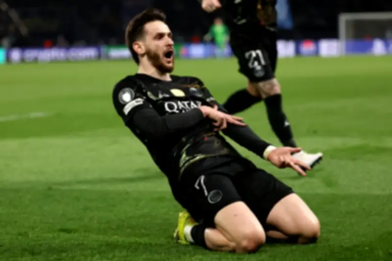دوري أبطال أوروبا: خفيتشا كفاراتسخيليا يبرز كبطل المواعيد الكبيرة لباريس سان جرمان