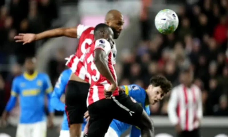 ولفرهامبتون يقترب من الهبوط بعد تعادله مع برنتفورد في الدوري الإنجليزي