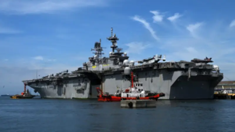 سفينة إنزال أمريكية تحمل آلاف المارينز تتجه نحو الشرق الأوسط