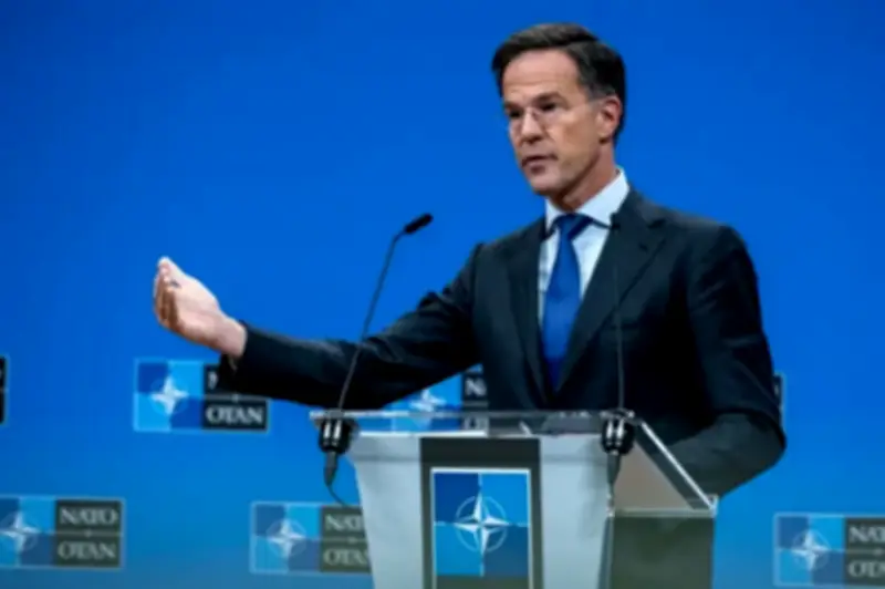 الناتو يناقش فتح مضيق هرمز والمستشار الألماني يشكك في التغيير الديمقراطي بإيران