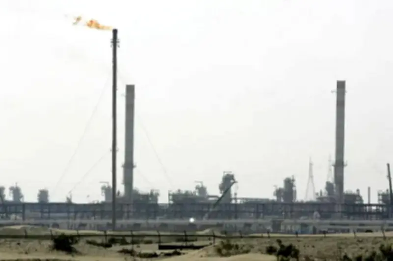 الإمارات توقف عمليات حقل حبشان للغاز بعد سقوط حطام صواريخ مقطوعة