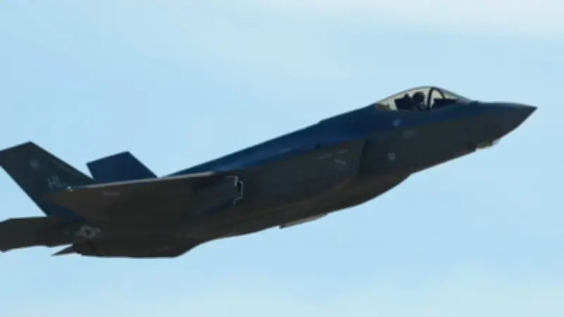 إيران تعلن إصابة مقاتلة أمريكية متطورة رغم تصريحات واشنطن بتدمير دفاعاتها الجوية