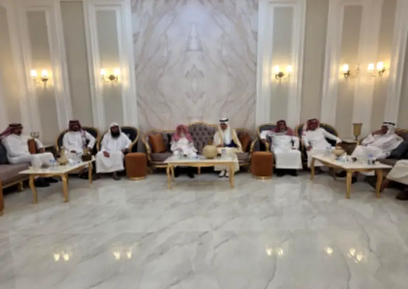 محافظ شقراء يزور الشيخ منصور الجوفان مهنئاً بعيد الفطر ومؤكداً نهج التواصل مع الأهالي