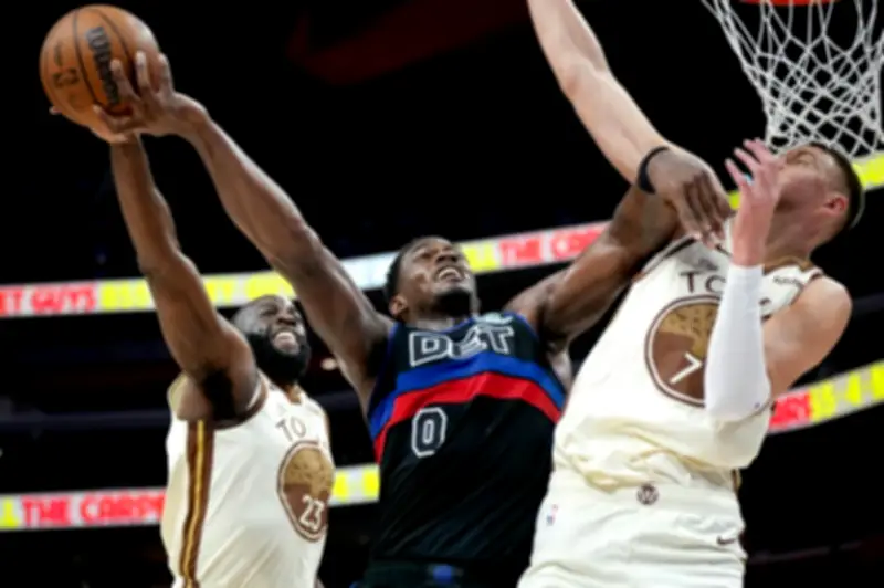 ديترويت بيستونز يتأهل أولاً من الشرقية إلى الأدوار الإقصائية في دوري كرة السلة الأميركي