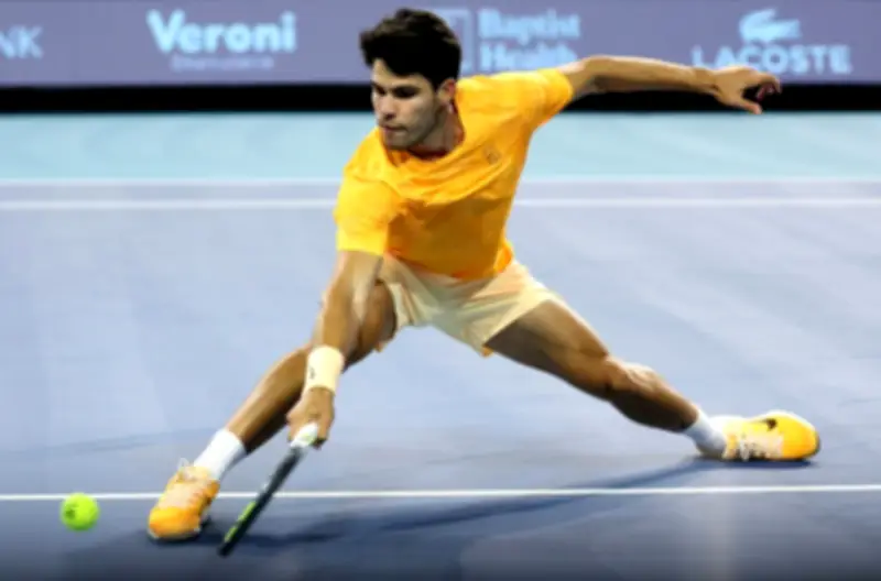 ألكاراس وسابالينكا يتأهلان إلى الدور الثالث في دورة ميامي للتنس