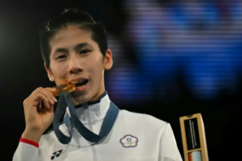 سماح وورلد بوكسينغ للملاكمة التايوانية لين يو تينغ بالعودة للمنافسة بعد إثبات أنوثتها