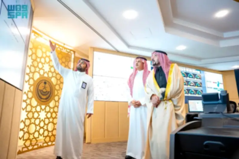 أمير القصيم يوجه مركز إدارة الكوارث لاستشراف المخاطر وتعزيز الجاهزية الاستباقية