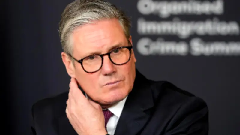 كشف الحقيقة: منشور مزيف عن ستارمر يطالب بطرد القوات الأمريكية يثير ضجة عالمية