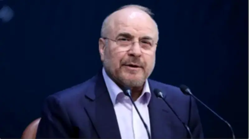 رئيس البرلمان الإيراني يحذر: استهداف المنشآت الإيرانية قد يدمر البنية التحتية الإقليمية ويرفع أسعار النفط