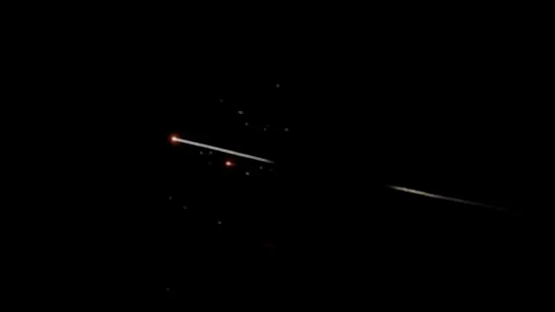 شظايا صاروخية تصيب مواطناً هندياً في أبوظبي بعد اعتراض منظومة الدفاع الجوي