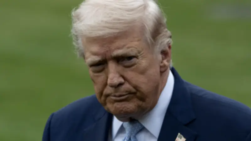 صحيفة التلغراف: ترامب يواجه مأزقاً من صنعه في أزمة مضيق هرمز مع إيران