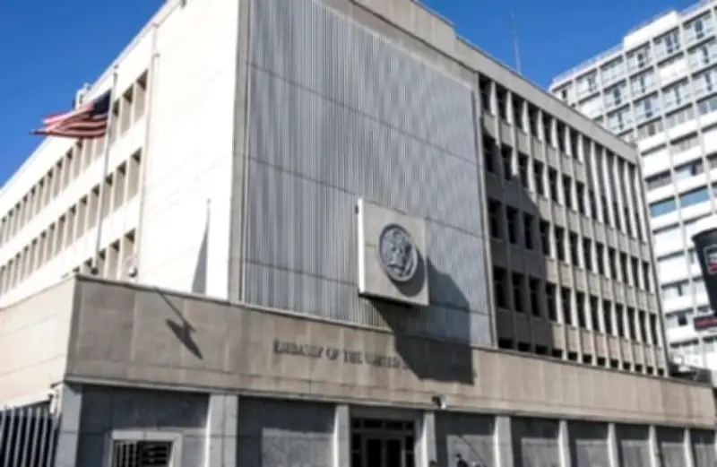 السفارة الأمريكية تنظم قوافل برية لنقل رعاياها من إسرائيل إلى عمان وسط قيود الطيران