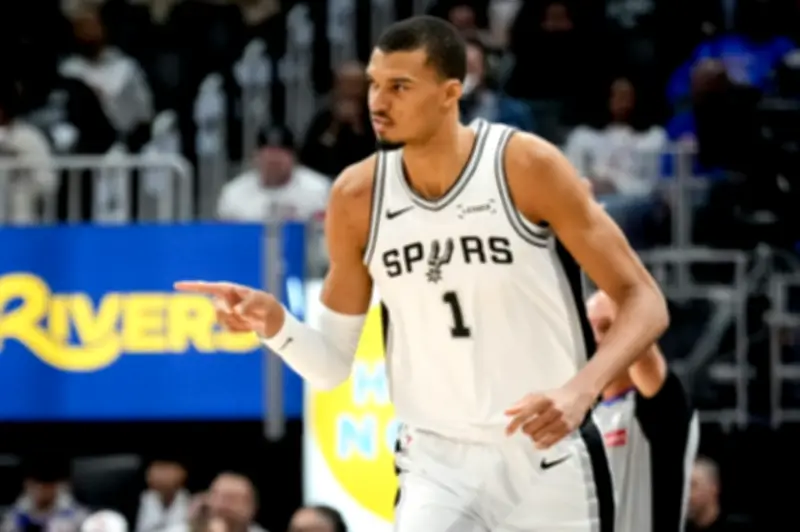 بيستونز يوقف مسيرة ليكرز وثاندر يواصل انتصاراته في دوري كرة السلة الأميركي