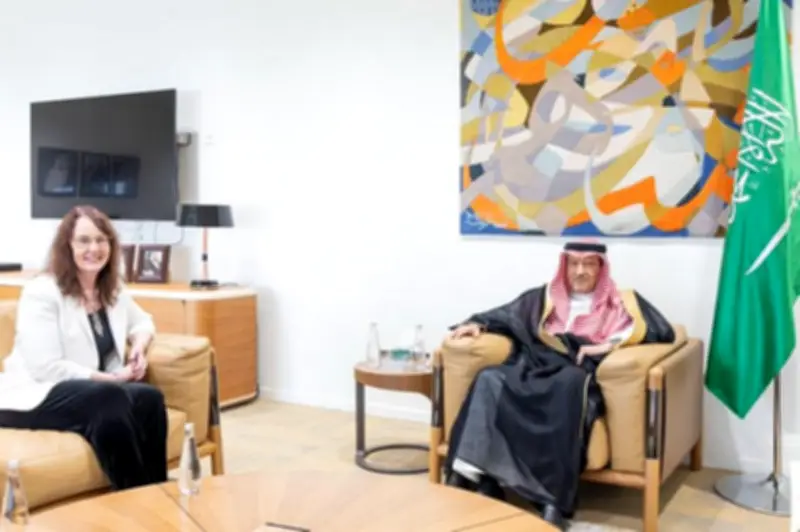 الخريجي يستقبل ديلورث في الرياض لبحث العلاقات الثنائية والتطورات الإقليمية