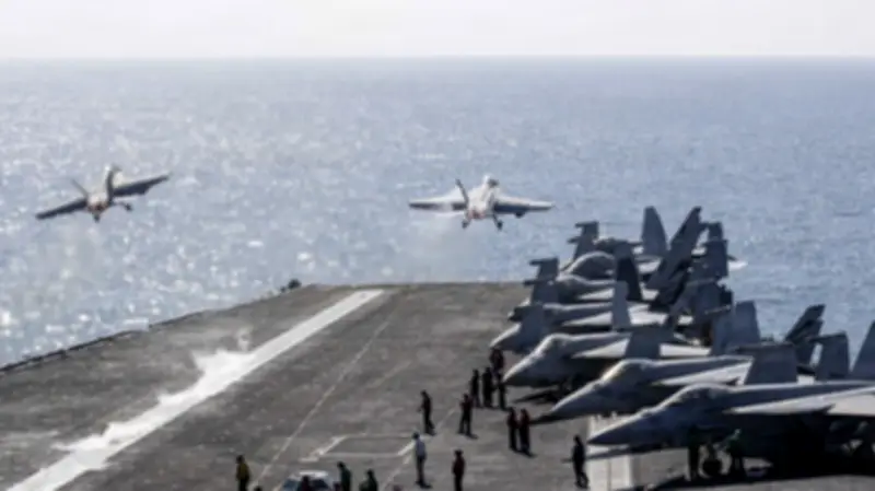 تصعيد عسكري خطير: إيران تعلن استهداف حاملة طائرات أمريكية بصواريخ كروز