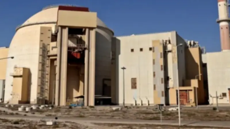 روسيا تبدأ إجلاء خبرائها من مفاعل بوشهر الإيراني براً إلى أرمينيا وسط تدهور خطير