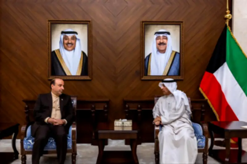 الكويت تستدعي سفير إيران للمرة الثالثة احتجاجاً على استهداف خزانات وقود مطار الكويت