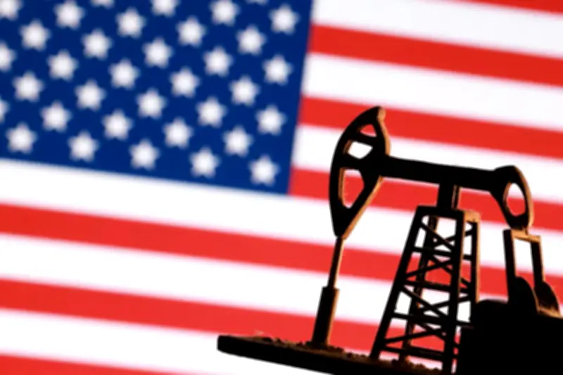 ارتفاع حاد في مخزونات النفط الخام الأمريكي يفوق التوقعات وتراجع في مخزون البنزين