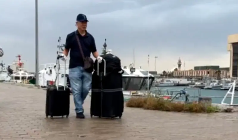 السعودية تنقذ مواطناً كوريًا من سفينة عالقة في الخليج وتوفر له الرعاية الكاملة