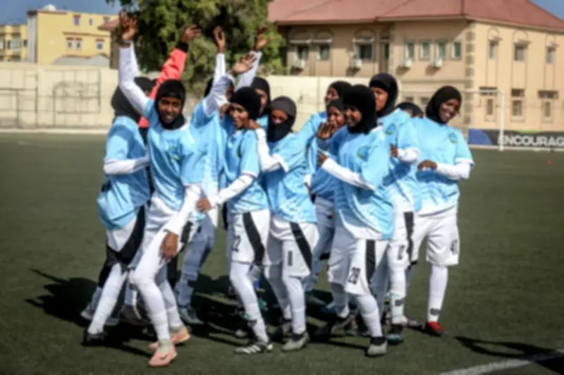 الصومال يشهد تحولاً تاريخياً: كرة القدم النسائية تزدهر بعد سنوات من المنع
