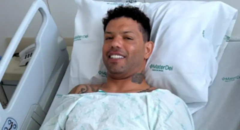 نهاية مسيرة البرازيلي كارلوس جونيور مع الشباب بعد إجراء عملية جراحية في البطن