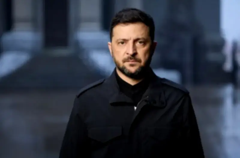 الرئيس الأوكراني زيلينسكي يصل إلى جدة في زيارة رسمية لتعزيز العلاقات الثنائية